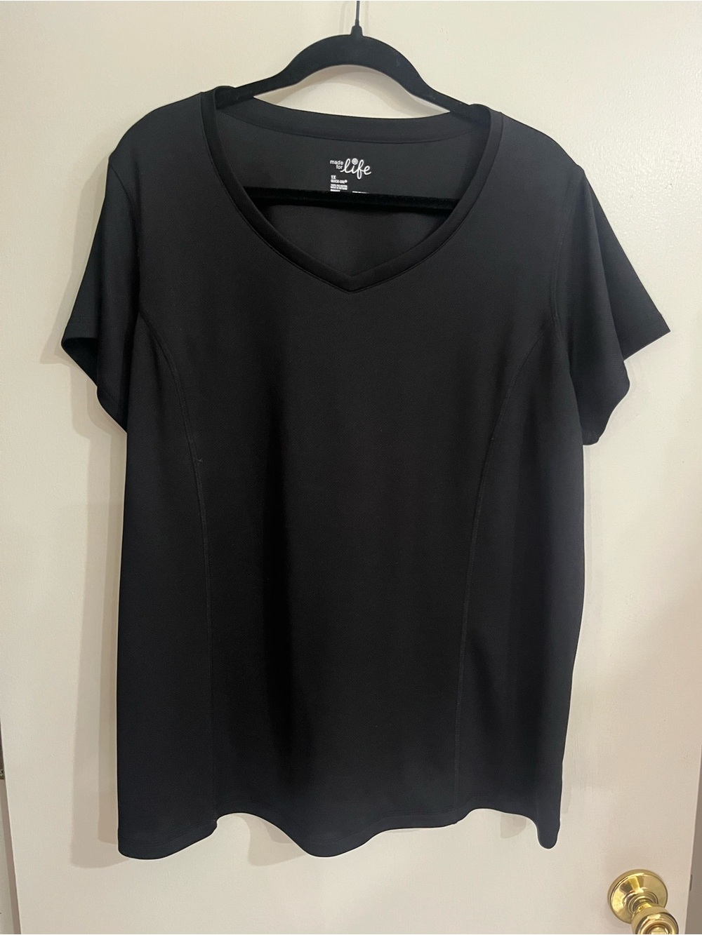 made for life Women’s Black Short Sleeve V-Neck Tee